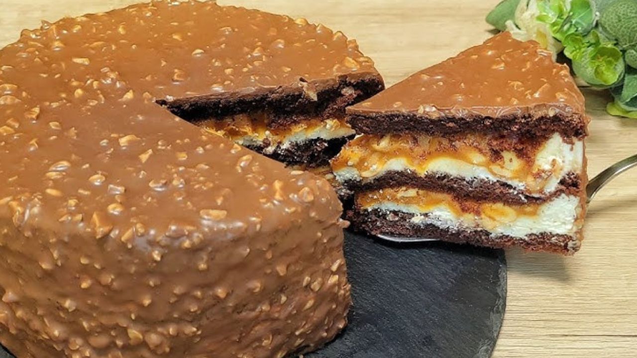 طريقة عمل كيكة السنيكرز