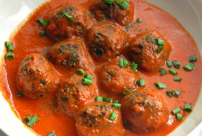 طريقة كفتة الأرز بالصلصة بوصفة سهلة وسريعة