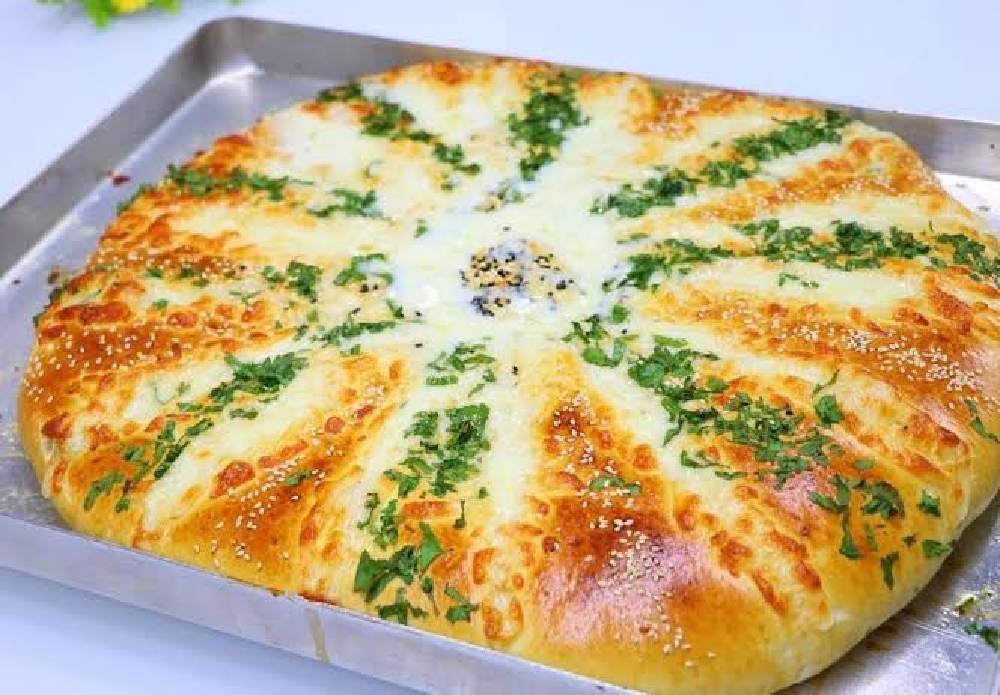 فطيرة بعجينة الجبنه والبقدونس بدون عجن