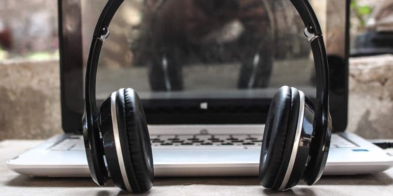 كيف تقوم بإعداد و استخدام سماعات الأذن الخاصة بك على Windows 10