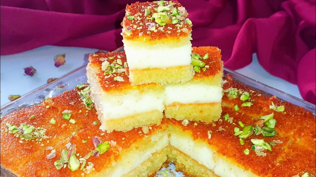 كيكة سميد بسبوسة الحلواني بزبادي والقشطة