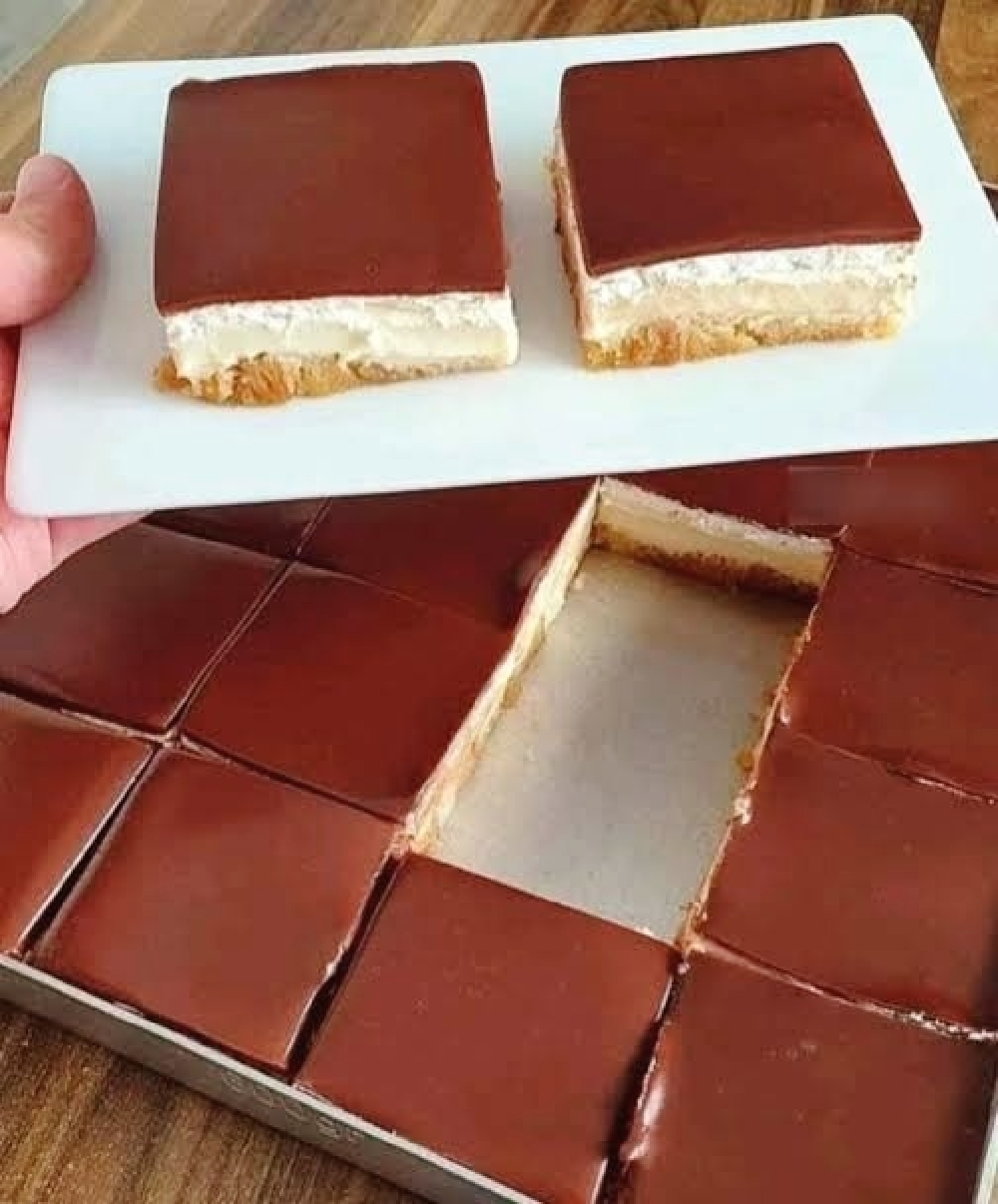 كيكة شوكولاته ثلاث طبقات لذيذة باردة
