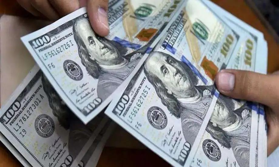 صفقة من العيار الثقيل تحل أزمة الدولار|الحكومة تفرح الملايين.. وهذا هو السعر الرسمي للأخضر اليوم