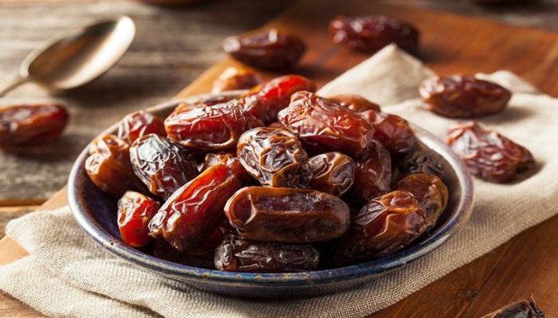ماذا يحدث عند تناول التمر يوميا