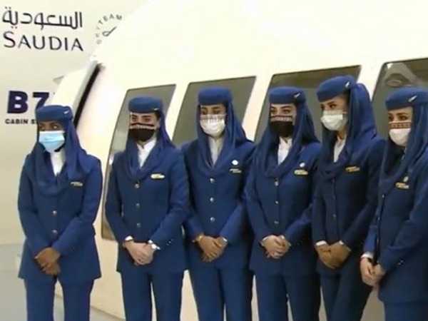 مضيفة طيران الخطوط السعودية