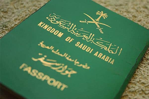 هل يجوز تجديد اقامة الزوجة وهي خارج المملكة