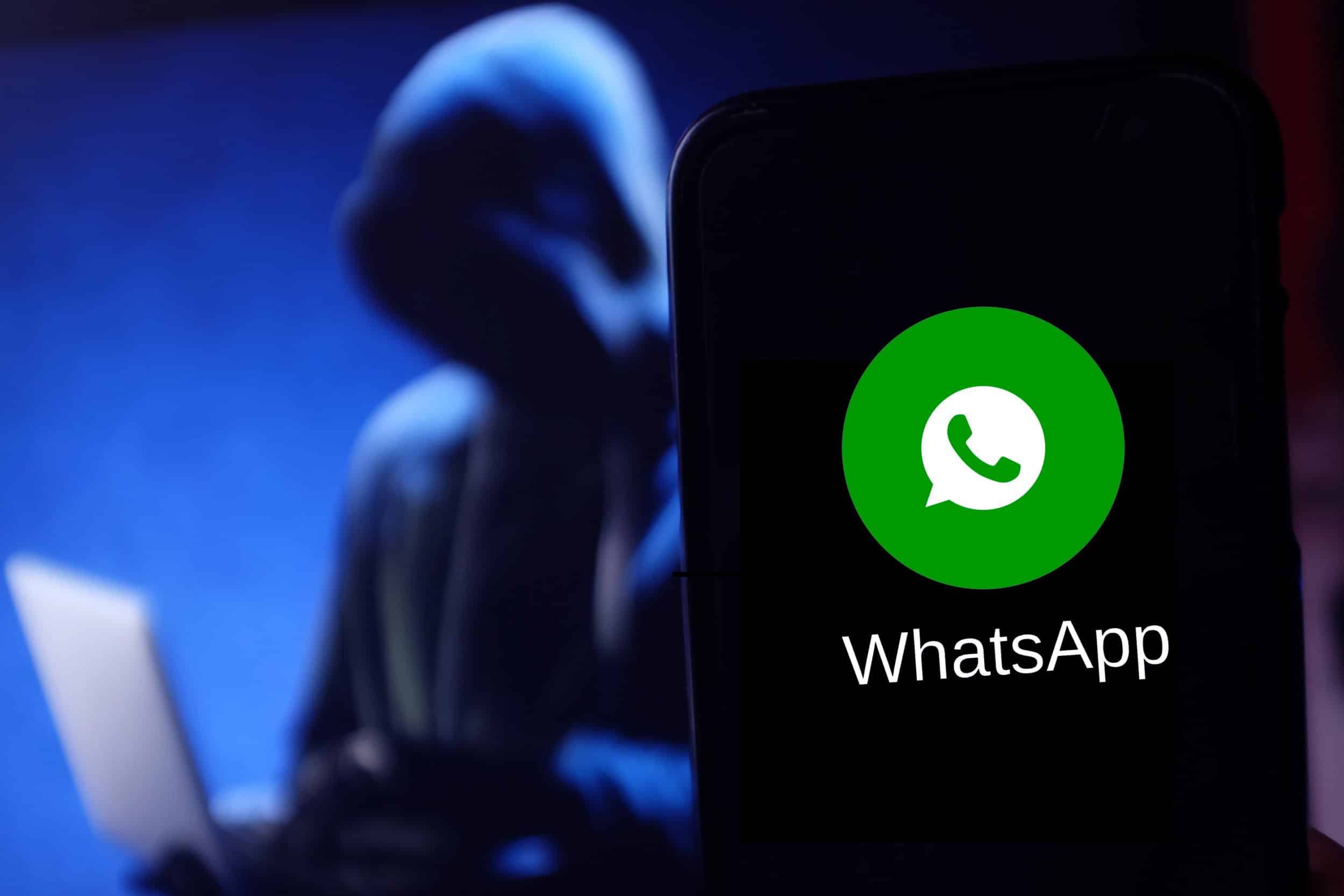 احذفهم فورًا ولا تتأخر.. 12 تطبيقًا ضارًا يسرق بياناتك ويطّلع على رسائلك بـ واتساب