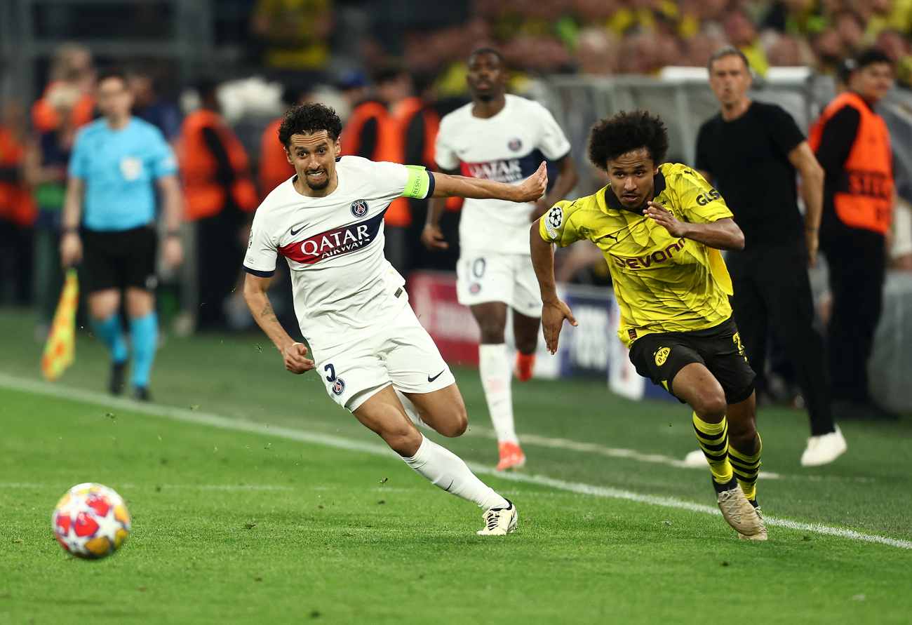 الجماهير المغربية تطالب بضم كريم أديمي لاعب بروسيا درتموند لمنتخب المغرب.. ما هي أصوله؟