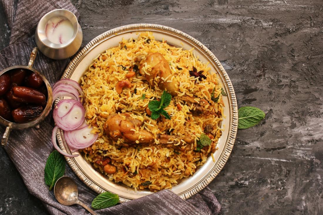 البرياني بالدجاج والزبادي