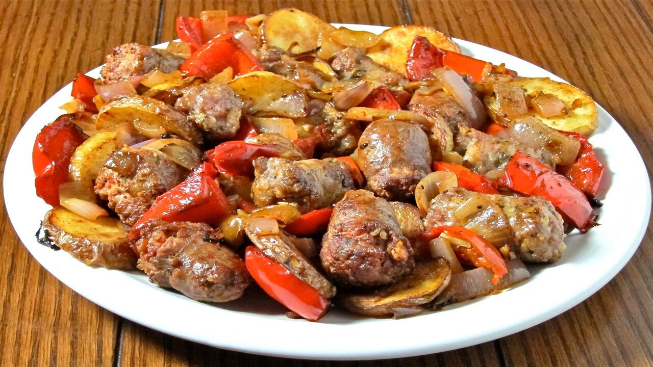 422927 طريقة عمل صينية البطاطس بالسجق 1 1