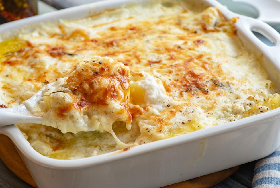 Chicken and fries with bechamel