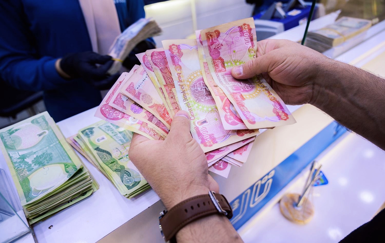 مصرف الرافدين يوضح.. موعد صرف راتب التقاعد لشهر يونيو 2024 وشروط الحصول على الزيادة الجديدة
