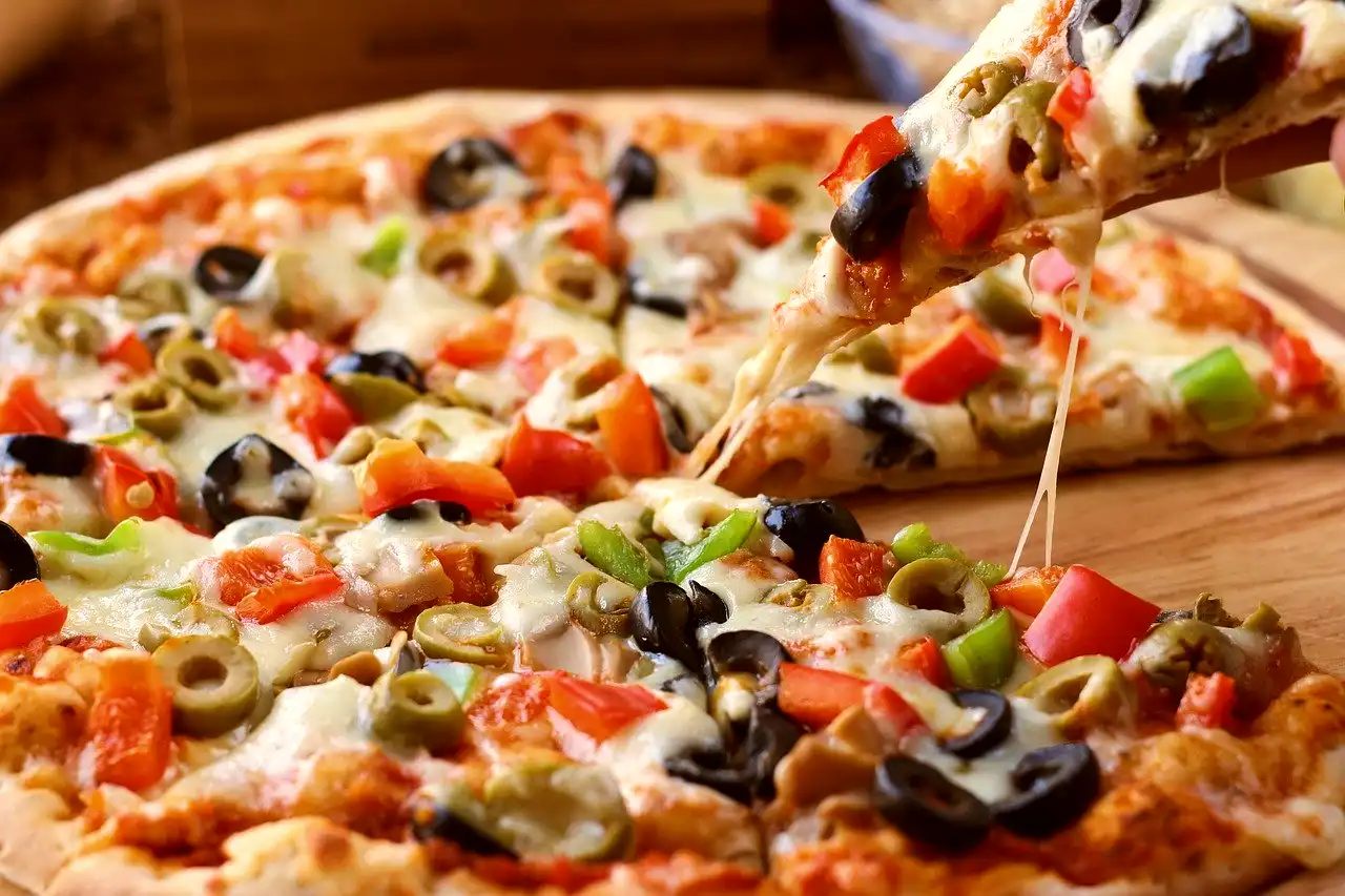 pizza 5405848 1280 1