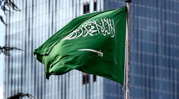 “الجوازات السعودية توضح” خطوات تجديد الإقامة بدون رسوم المرافقين