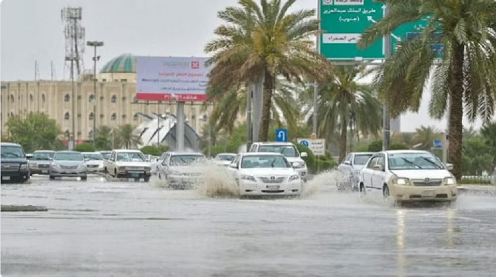 الدفاع المدني يُحذر من الحالة المناخية في 4 مناطق بالمملكة ونصائح هامة للجميع