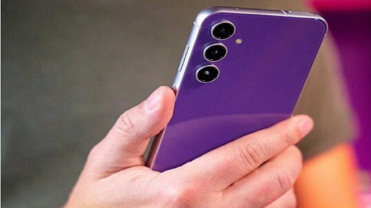 تحفة سامسونج.. مواصفات هاتف Samsung Galaxy S23 FE بكاميرا خلفية ثلاثية وسعر مميز