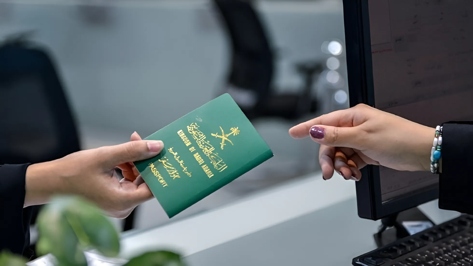 تمديد تأشيرة الخروج والعودة