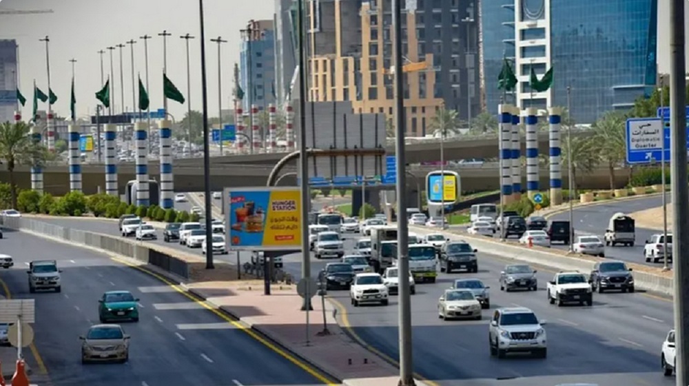توضيح هام من المرور السعودي بشأن 5 حالات تلزم قائدي المركبات بالبقاء أقصى اليمين
