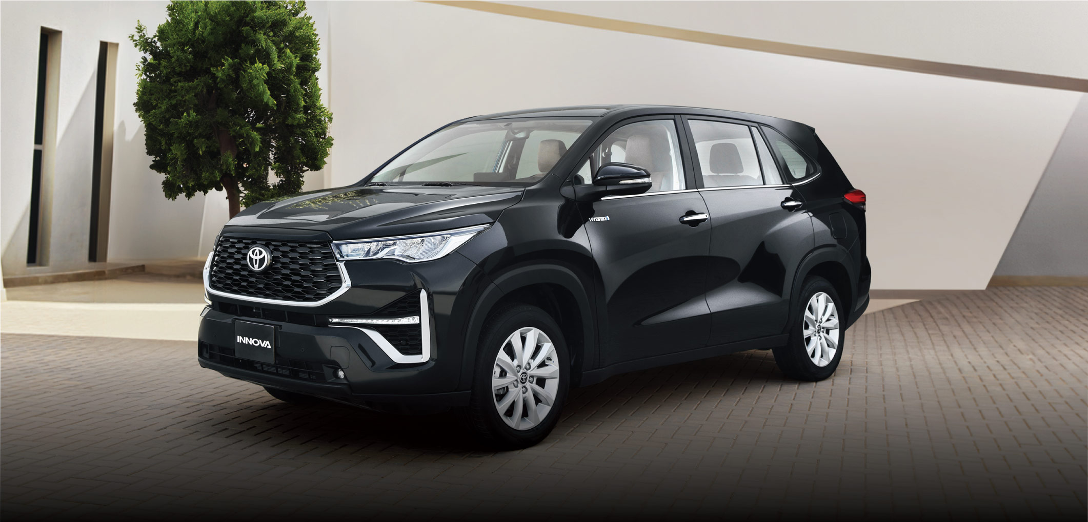 سيارة Innova 2024 الموديل VIP HEV