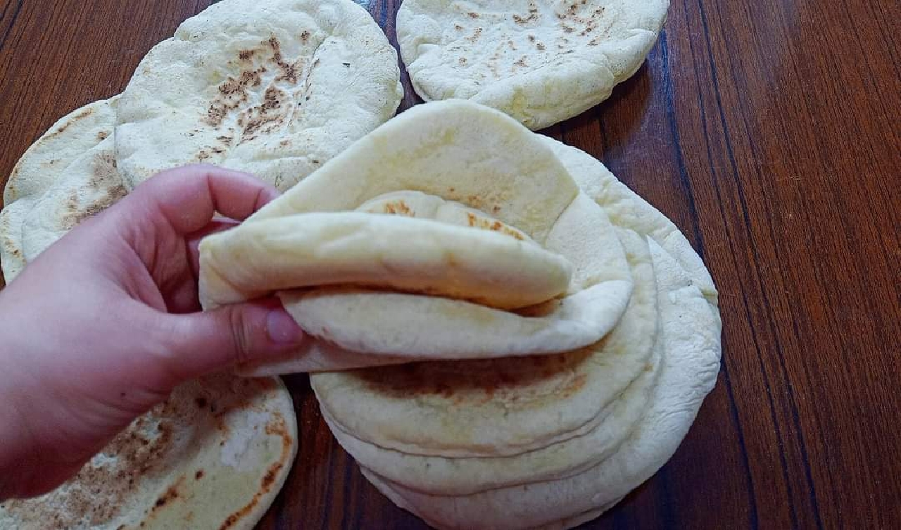 خبز عيش الطاسة طري ناعم بأقل المكونات