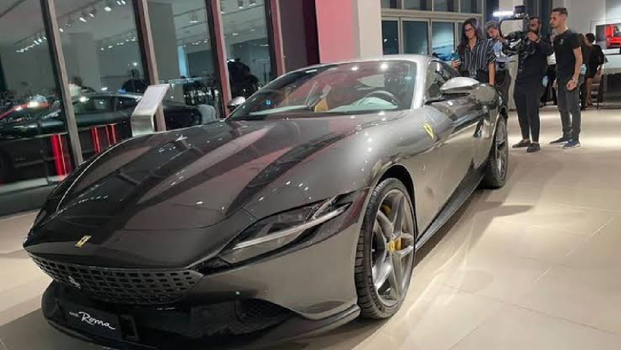 سعر ومواصفات فيراري دودتشي 2025 السعودية الإمارات