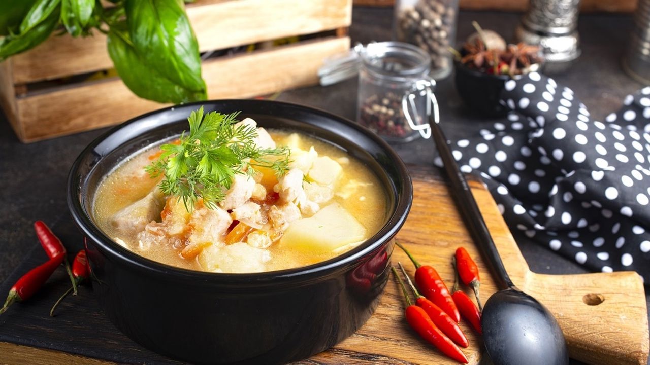 شوربة الدجاج والشوفان بزيت الزيتون