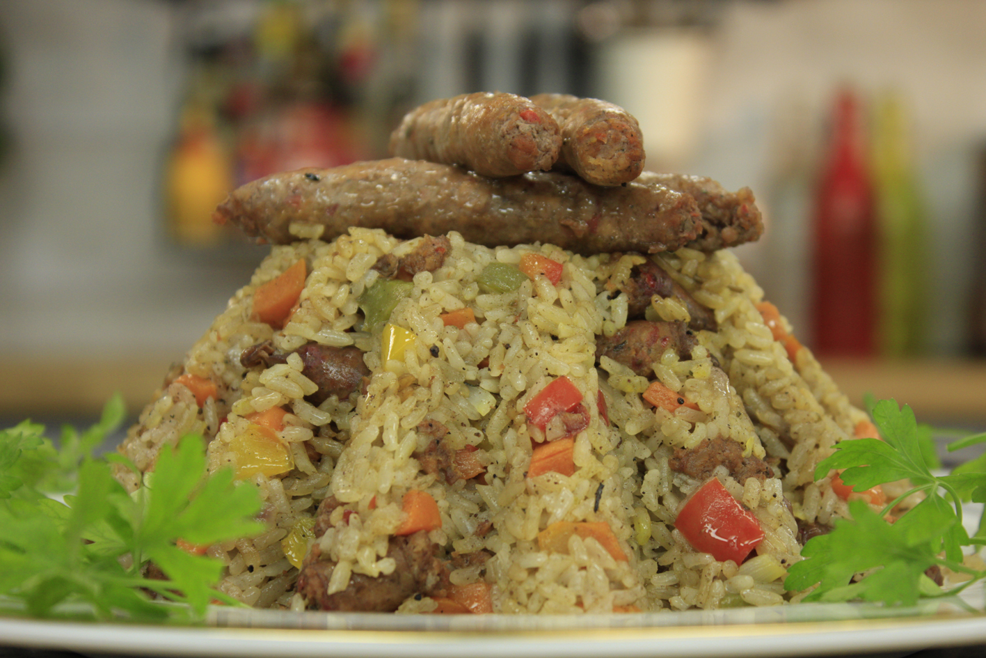 طريقة عمل الأرز بالسجق والخضراوات