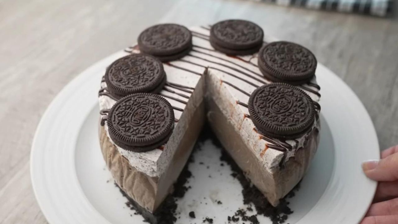 طريقة عمل كيكة الأوريو بالكراميل