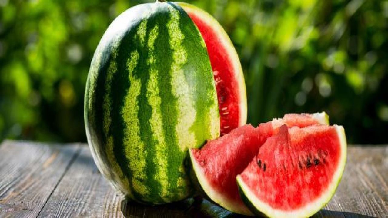 علامات تدل على أن البطيخة سليمة ومضمونة