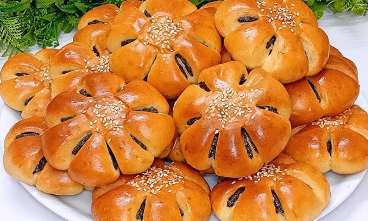 فطائر طرية بحشوة العجوة الشهية