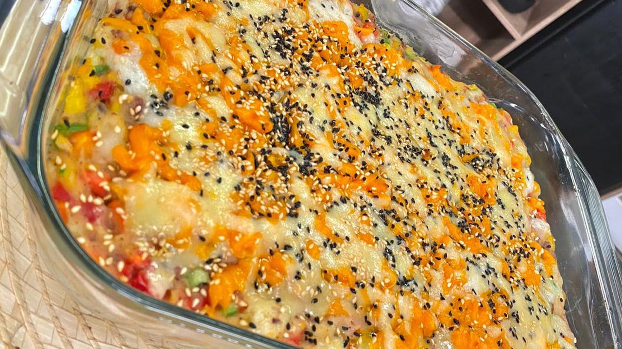 فطيرة البطاطس بحشوة الخضروات والسوسيس
