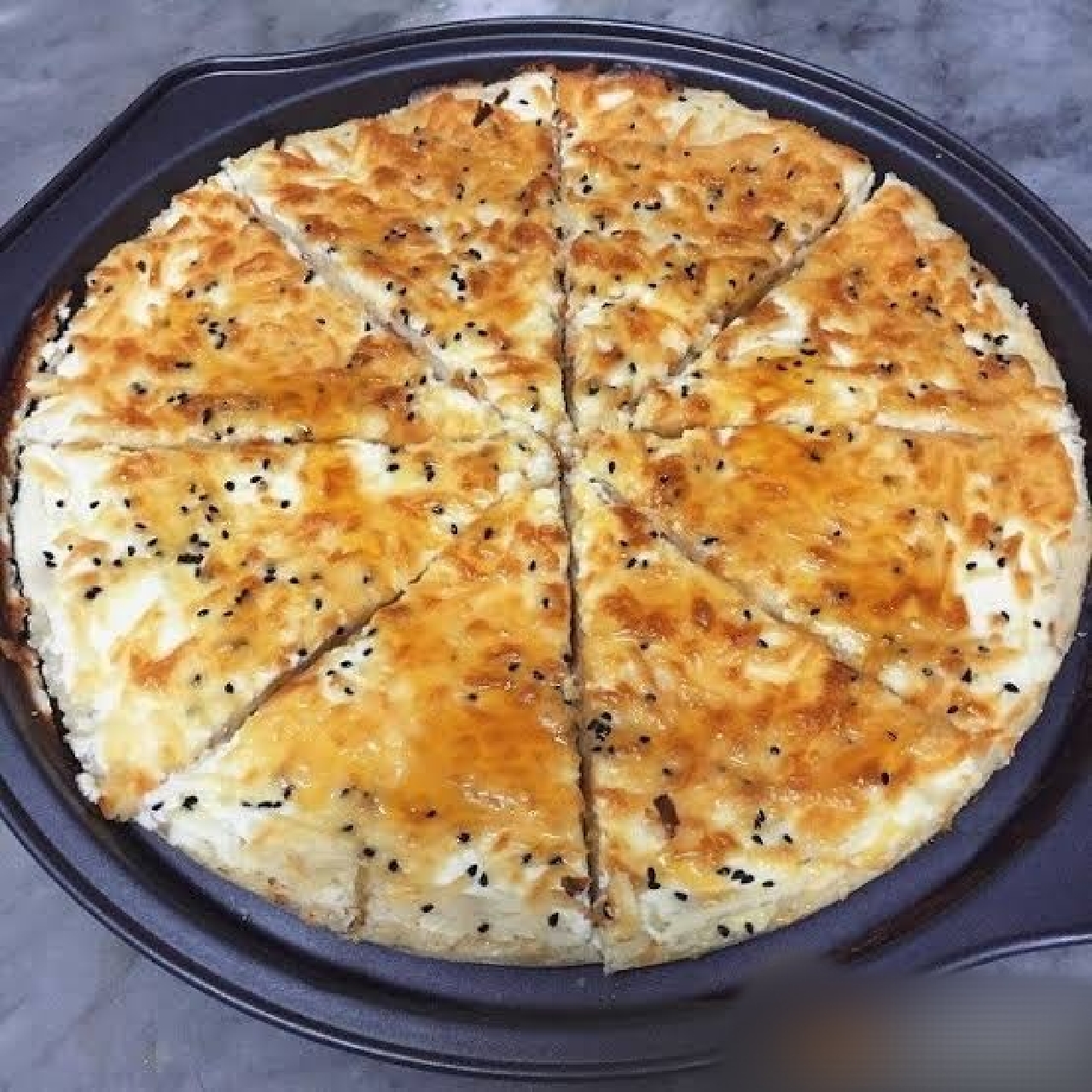 فطيرة حلوة بالقشطة والعسل