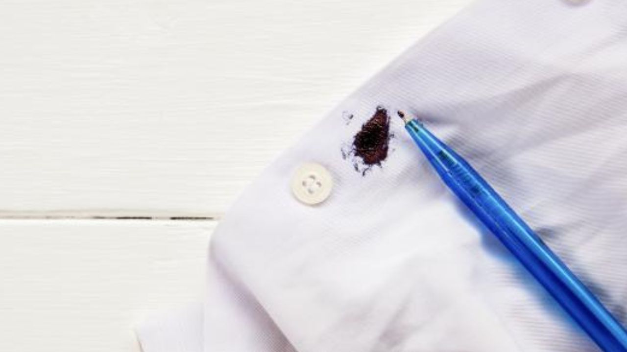 كيفية إزالة الحبر وبقع الأقلام من الملابس