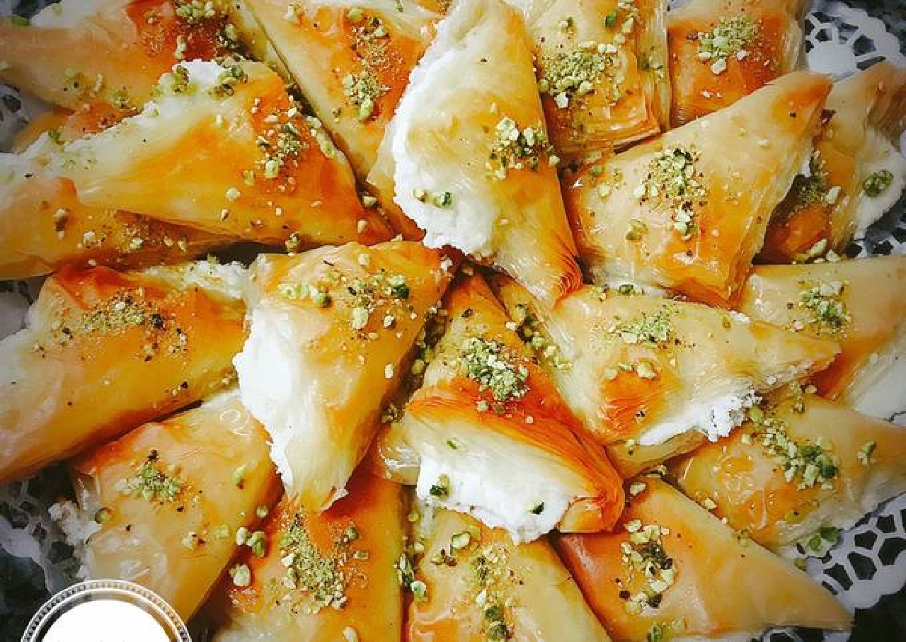 مثلثات بقلاوة القشطة
