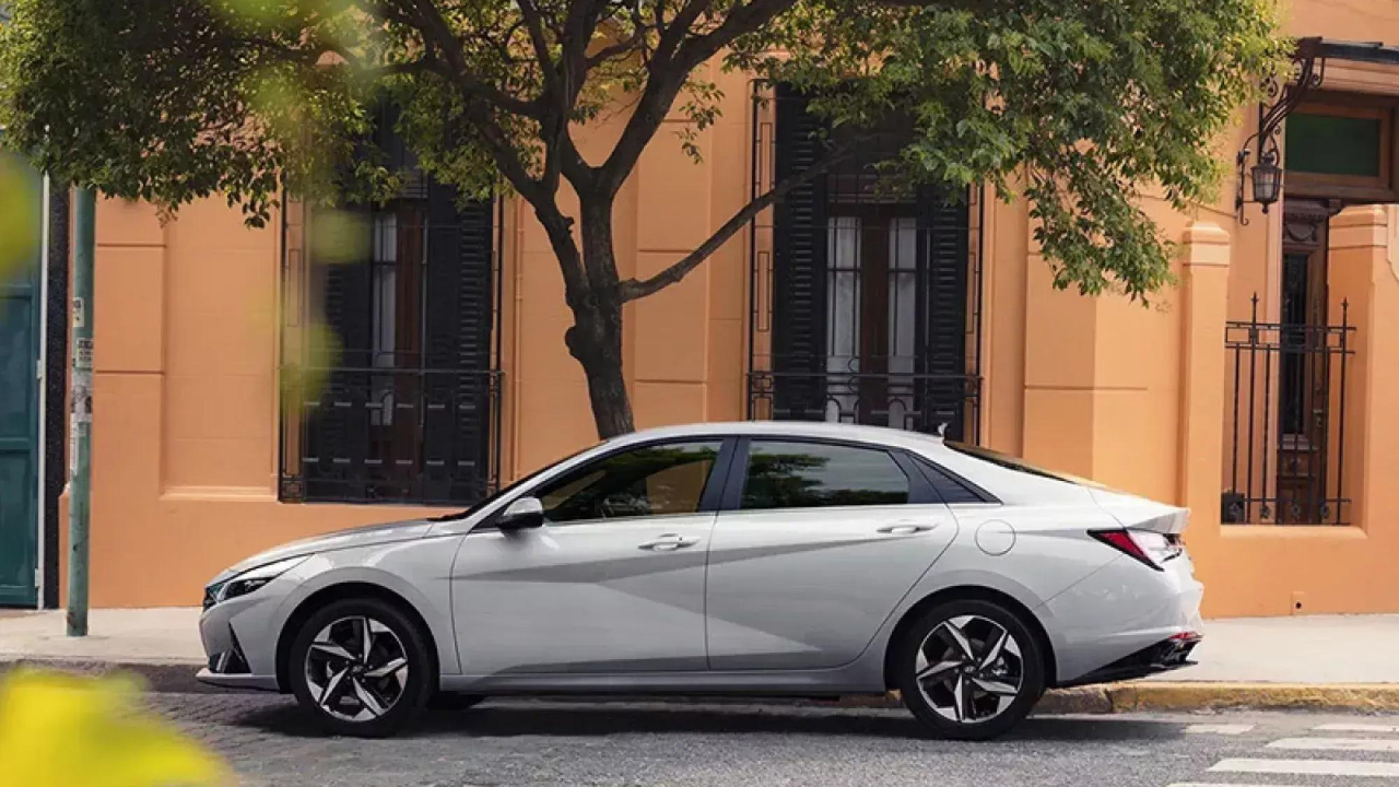 مواصفات سيارة هيونداي إلانترا 2024 1.6L Smart Plus