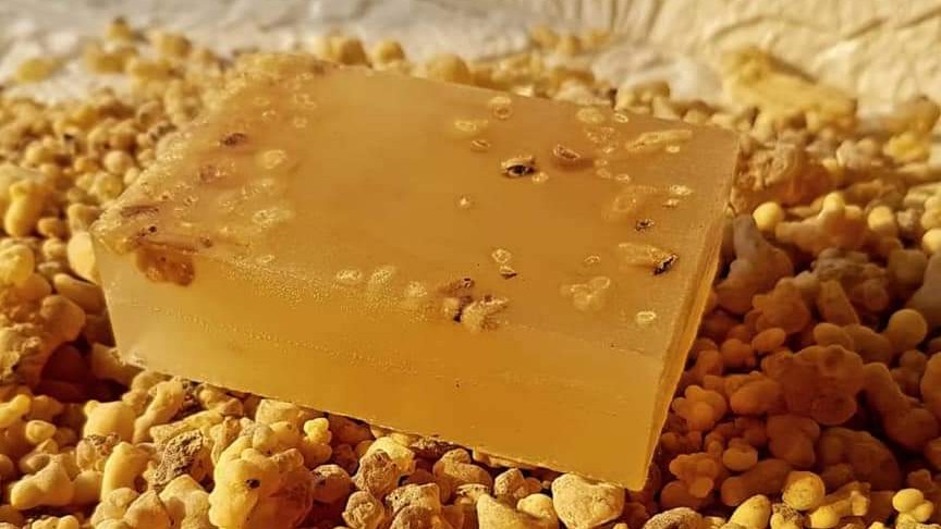 وصفة لبان الذكر لإخفاء التجاعيد