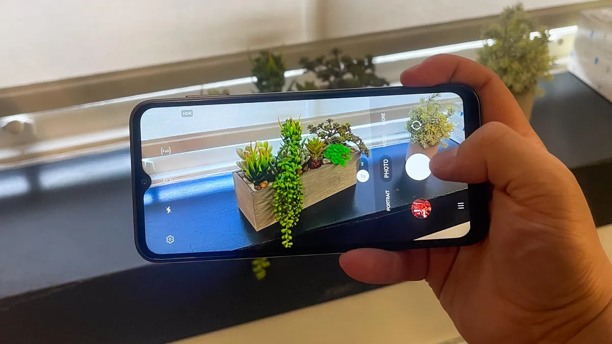الأكثر مبيعًا من سامسونج Galaxy A14.. أرخص موبايل بكاميرا 50MP وبطارية كبيرة تدوم بالشحن - 2 طويلًا