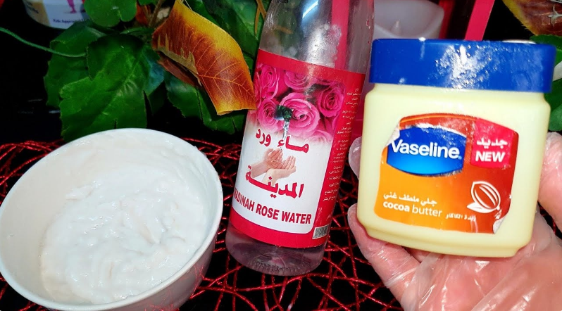 ماسك الفازلين وماء الورد