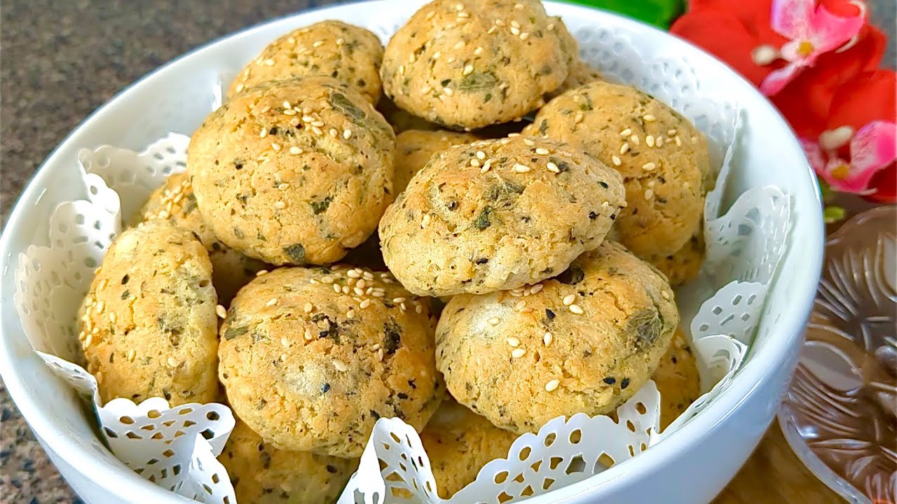 البسكويت المالح بالزعتر والجبنة