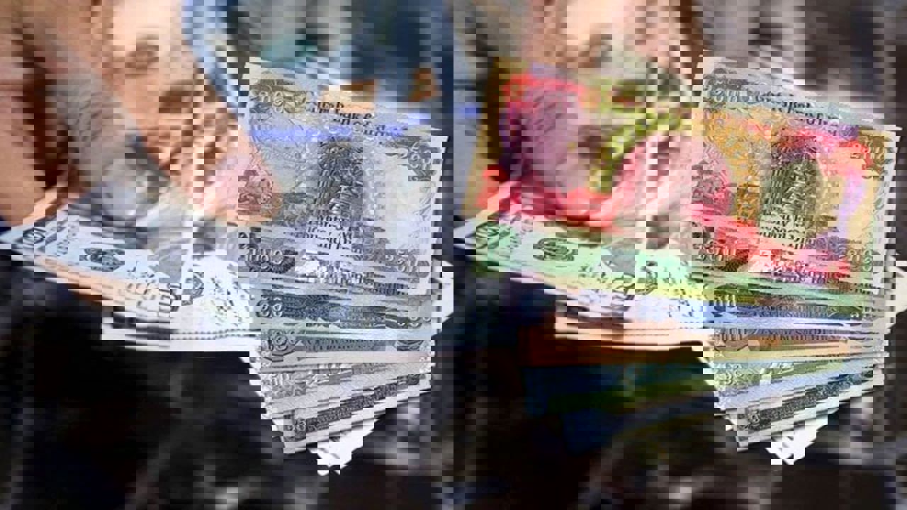 سعر الدينار العراقي أمام الدولار