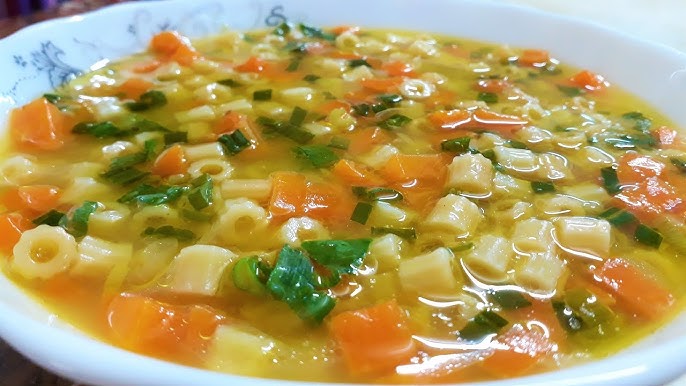 شوربة المكرونة بالدجاج والجزر