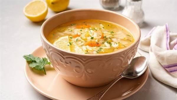 طريقة عمل شوربة لسان العصفور بالخضار والدجاج