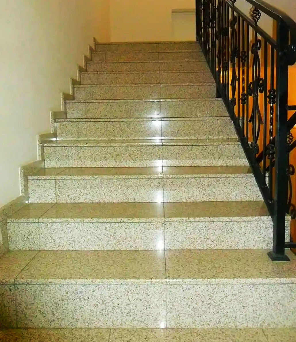 طريقة تنظيف السلالم