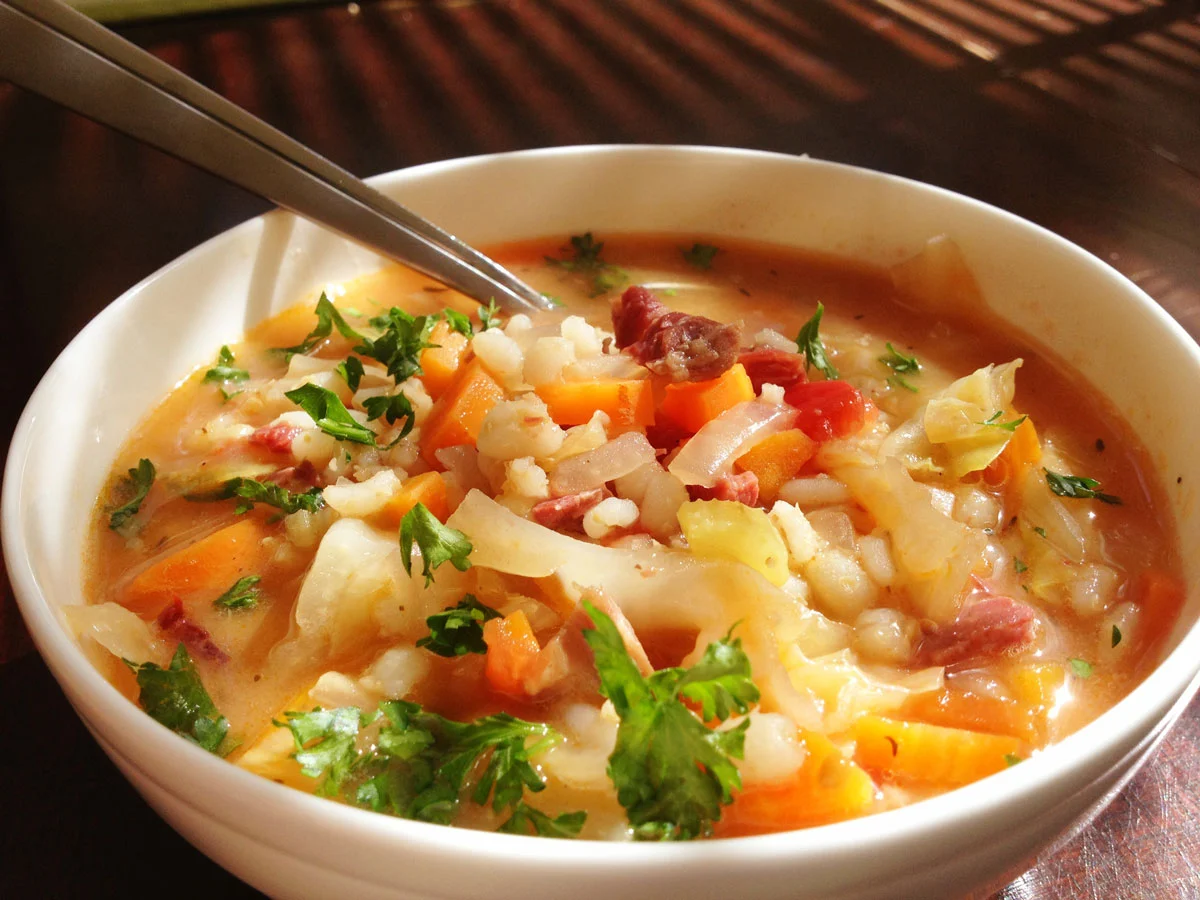 طريقة عمل شوربة الكرنب