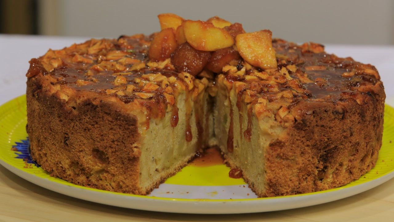 طريقة عمل كيكة التفاح بالقرفة