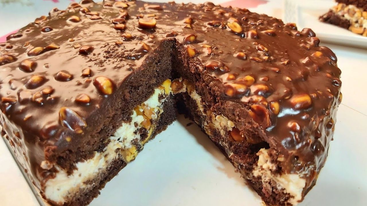 طريقة عمل كيكة السنيكرز
