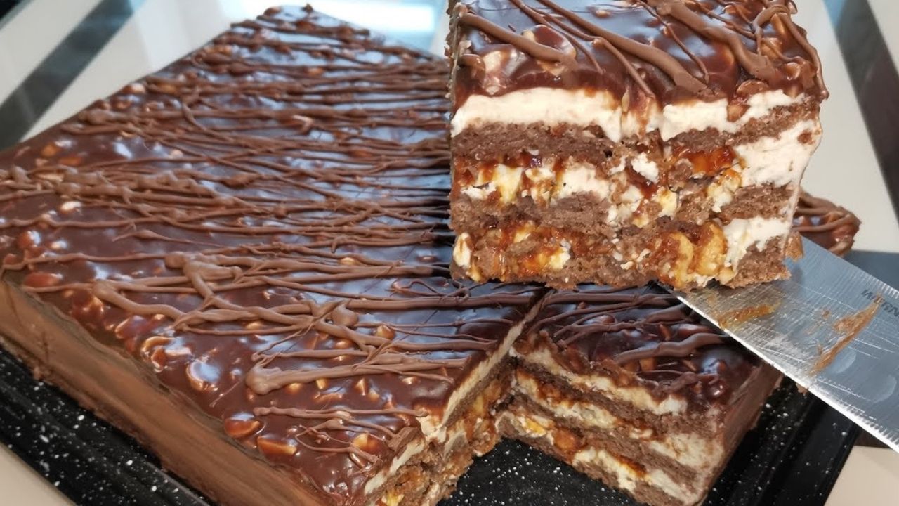طريقة عمل كيكة سنيكرز