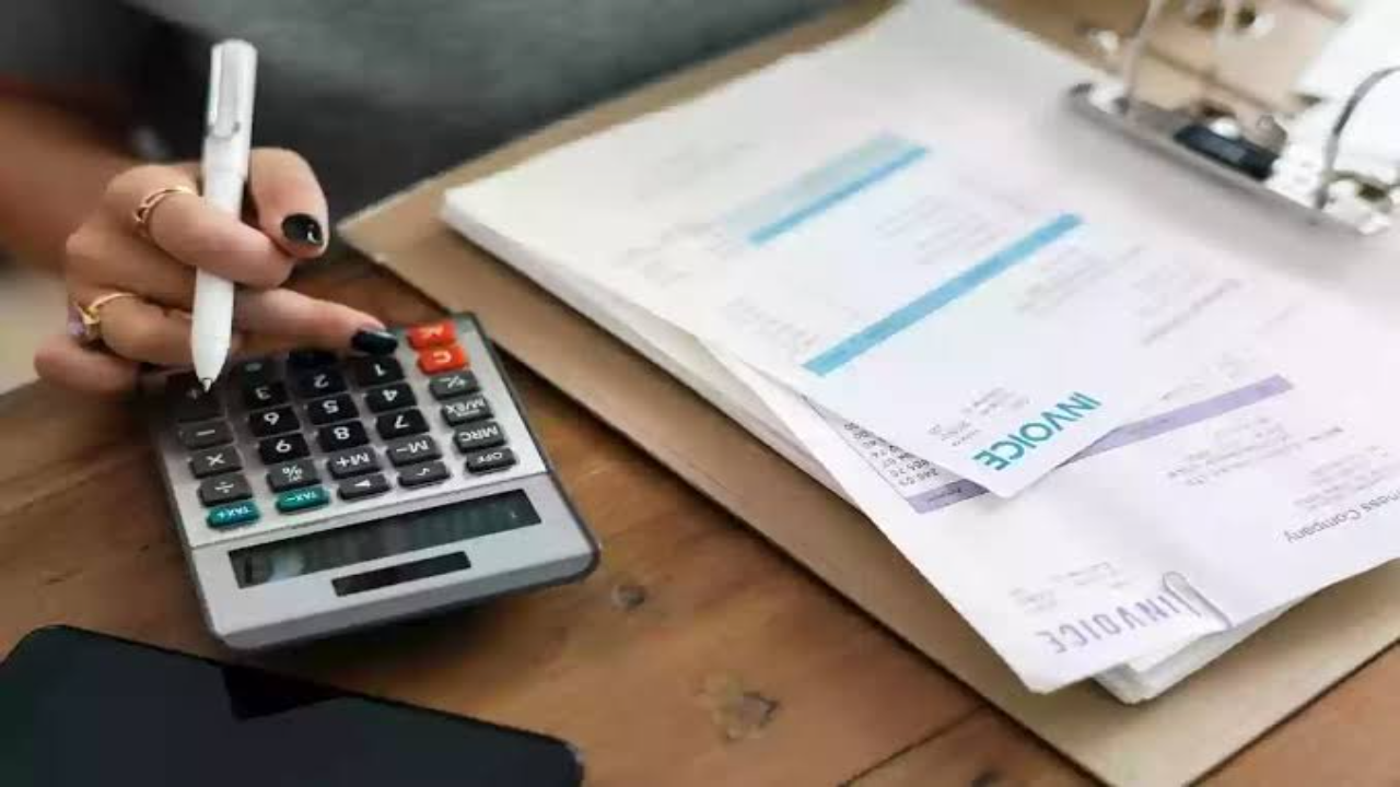كيفية استخدام حاسبة رسوم المرافقين والتابعين