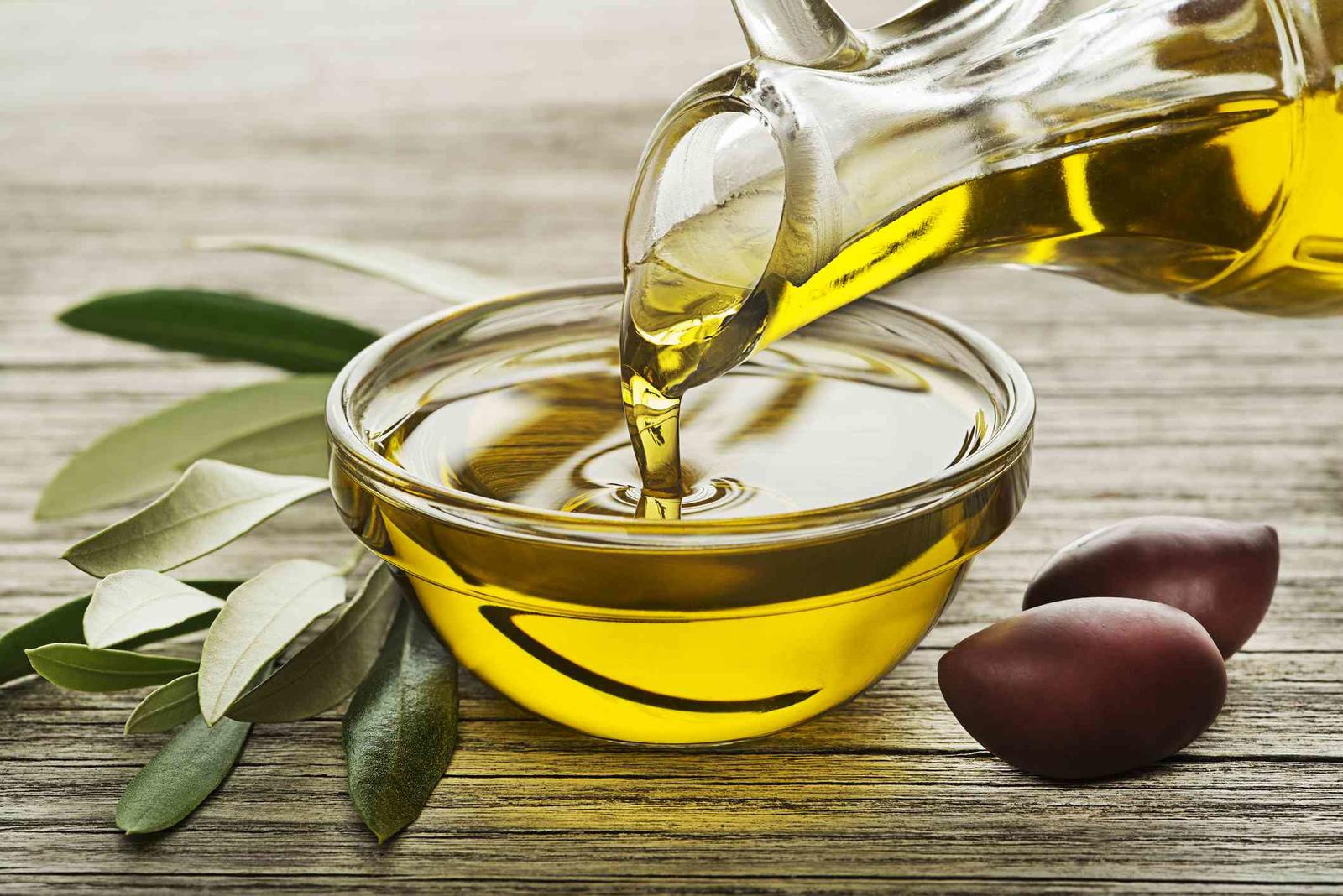 وصفات زيت الزيتون لتفتيح البشرة وعلاج التجاعيد