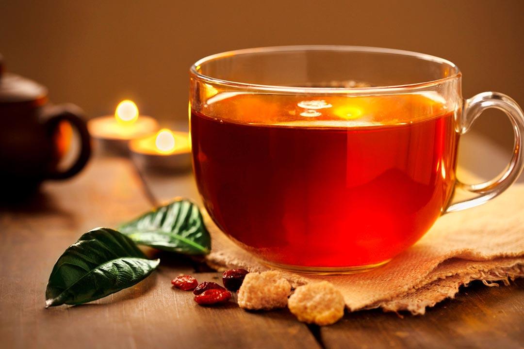 شرب الشاي الأسود
